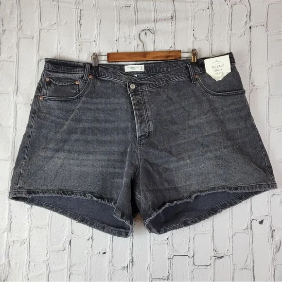 Abercrombie &amp; Fitch plus black The Dad 10.5&quot; high rise curve love shorts