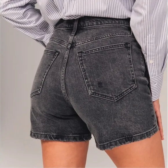 Abercrombie &amp; Fitch plus black The Dad 10.5&quot; high rise curve love shorts