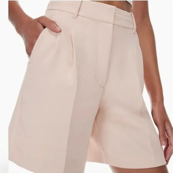 Aritzia Wilfred light soft coral blush pink the effortless pleated crepe shorts