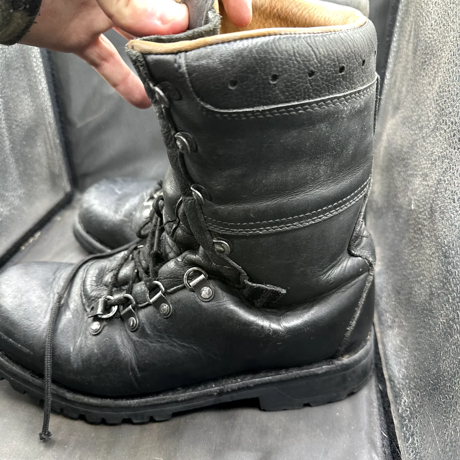 Austrian Army Black Leather Army Heavy Duty Combat Boots - Size EU 42 - UK 8