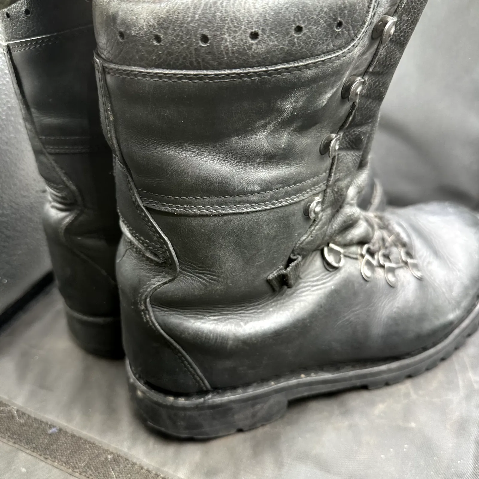 Austrian Army Black Leather Army Heavy Duty Combat Boots - Size EU 42 - UK 8