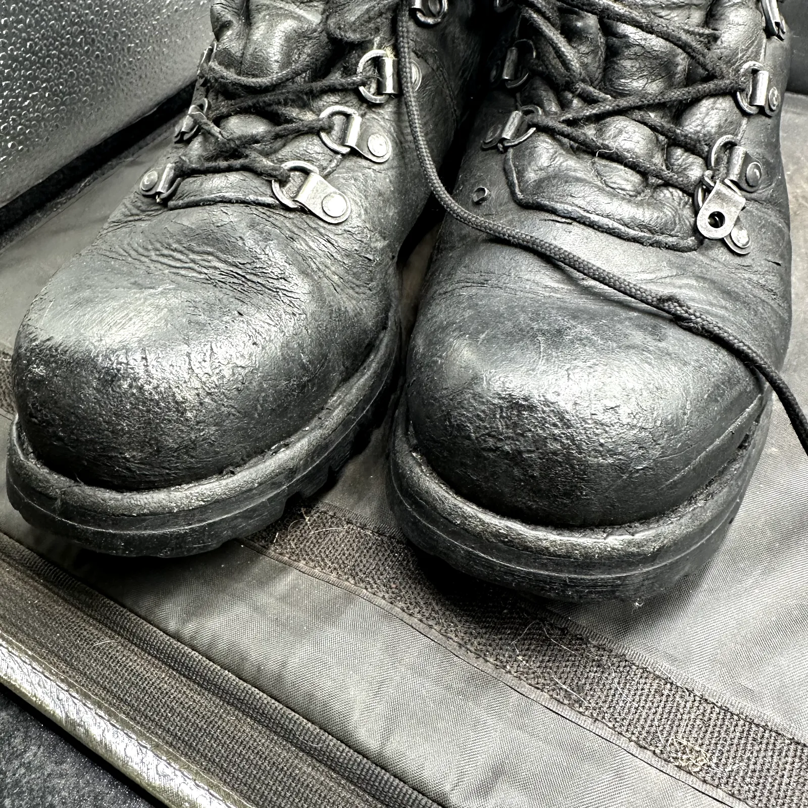 Austrian Army Black Leather Army Heavy Duty Combat Boots - Size EU 42 - UK 8