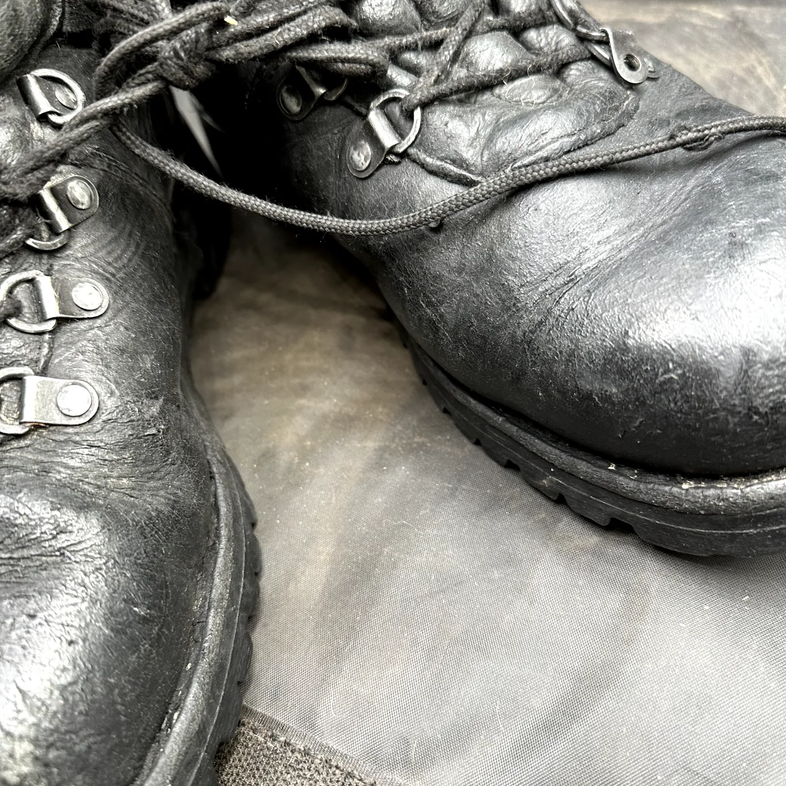Austrian Army Black Leather Army Heavy Duty Combat Boots - Size EU 42 - UK 8