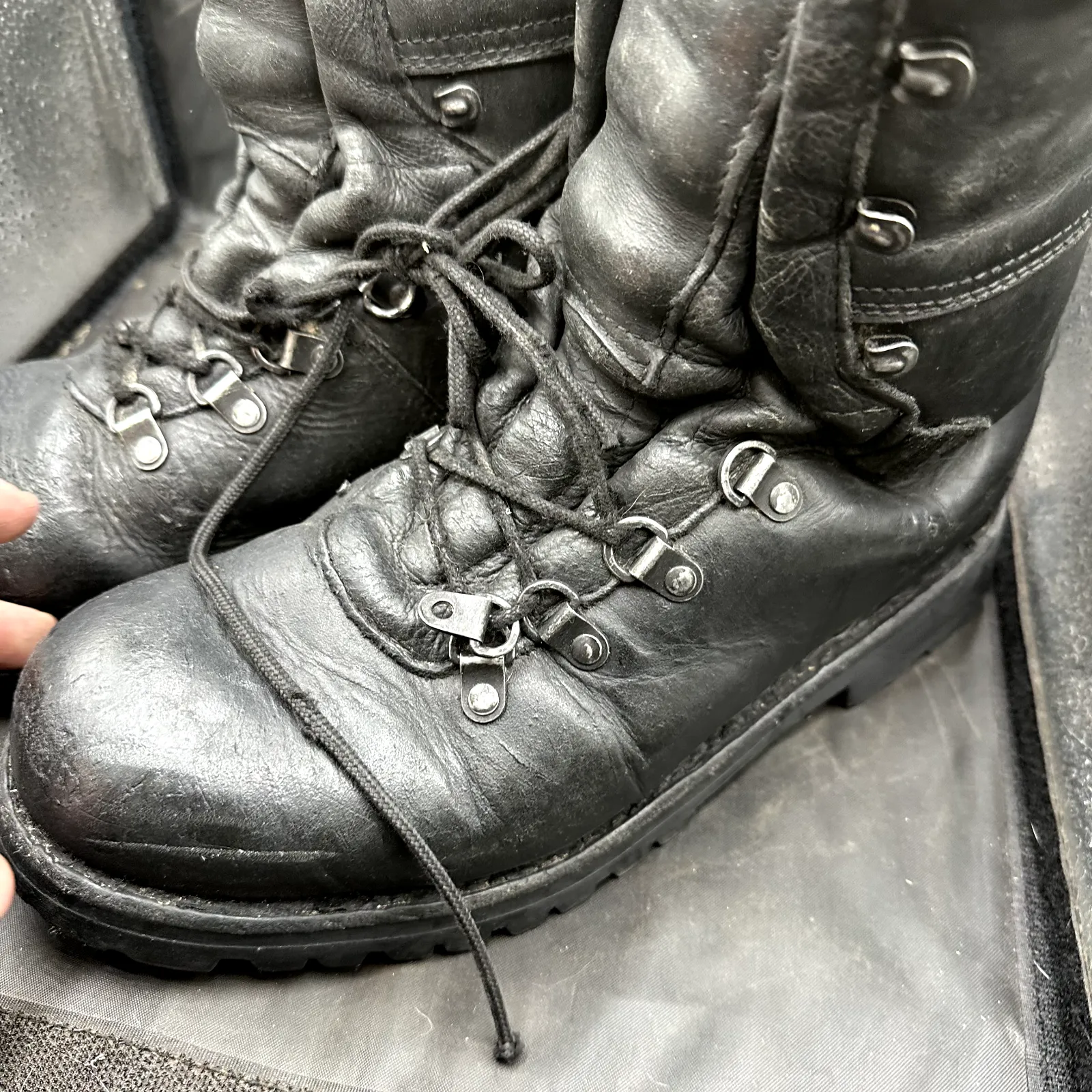 Austrian Army Black Leather Army Heavy Duty Combat Boots - Size EU 42 - UK 8