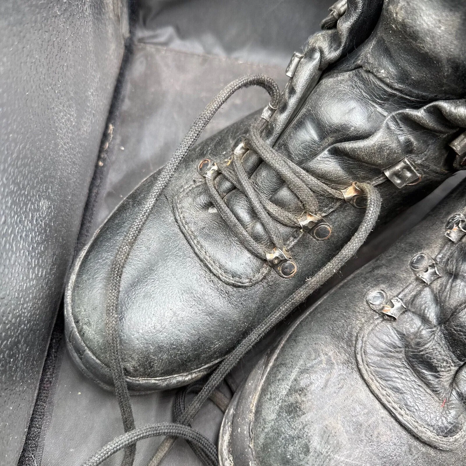 Austrian Army Black Leather Heavy Duty Combat Boots - Size EU 42 - UK 8