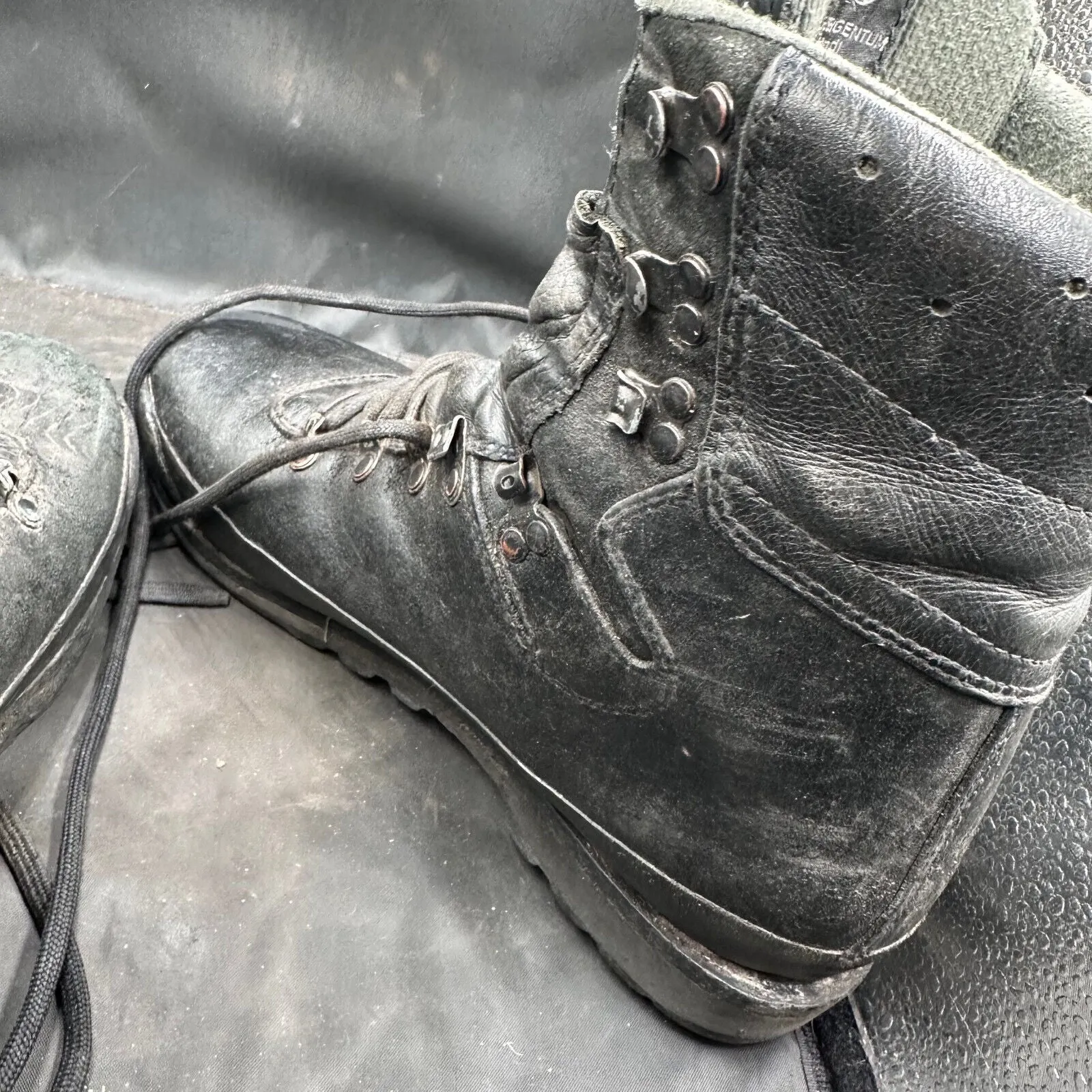 Austrian Army Black Leather Heavy Duty Combat Boots - Size EU 42 - UK 8