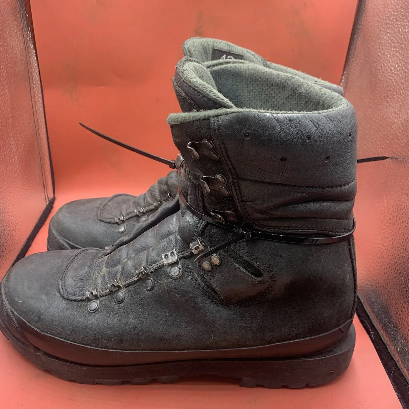 Austrian Army Black Leather Heavy Duty Combat Boots - Size EU 43 - UK 9
