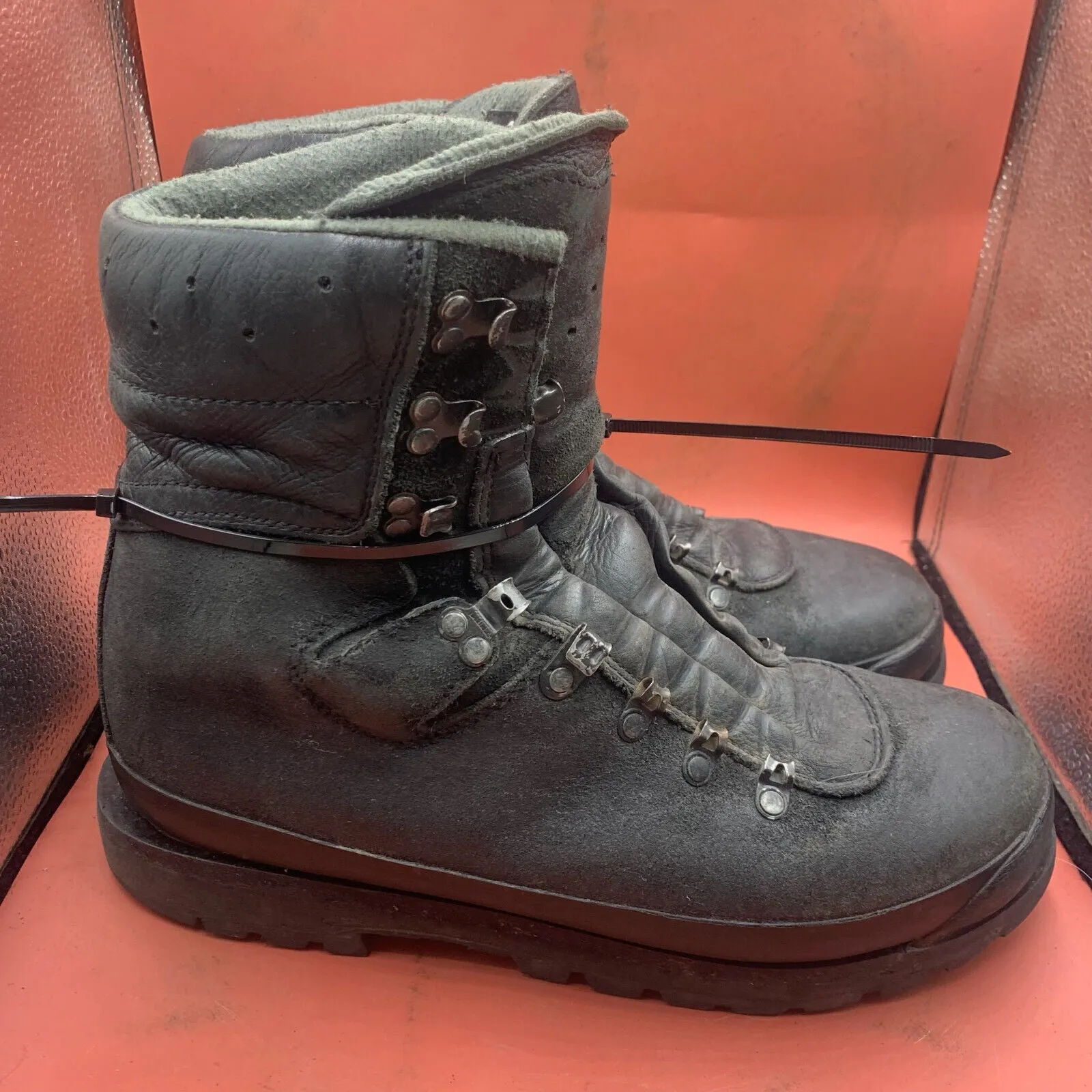 Austrian Army Black Leather Heavy Duty Combat Boots - Size EU 43 - UK 9