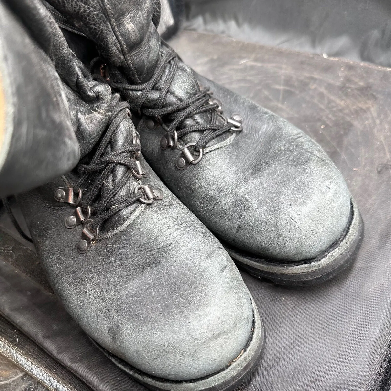 Austrian Army Black Leather Heavy Duty Combat Boots - Size EU 44 - UK 9.5