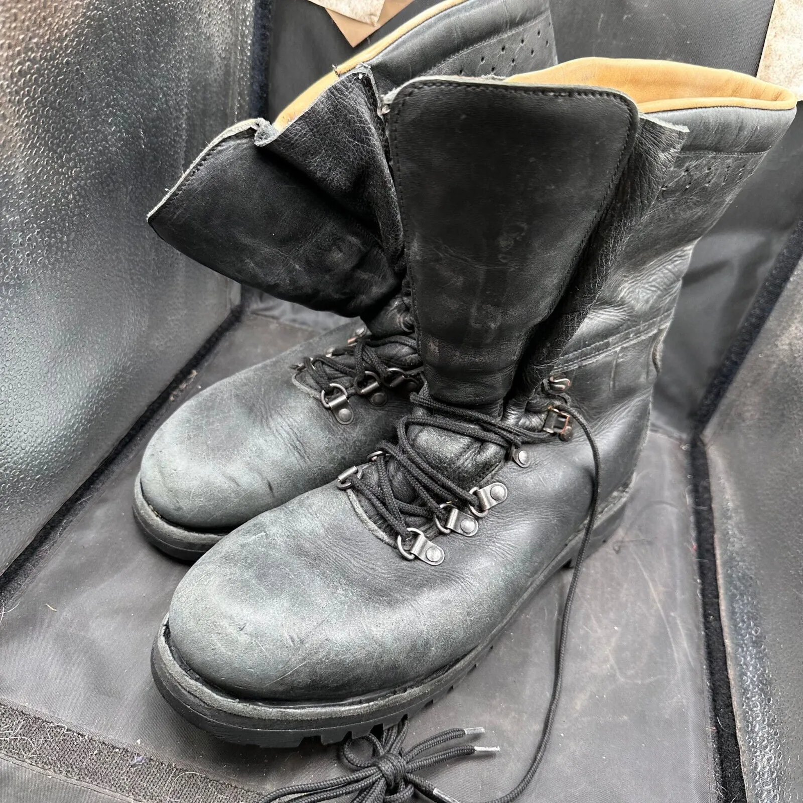 Austrian Army Black Leather Heavy Duty Combat Boots - Size EU 44 - UK 9.5