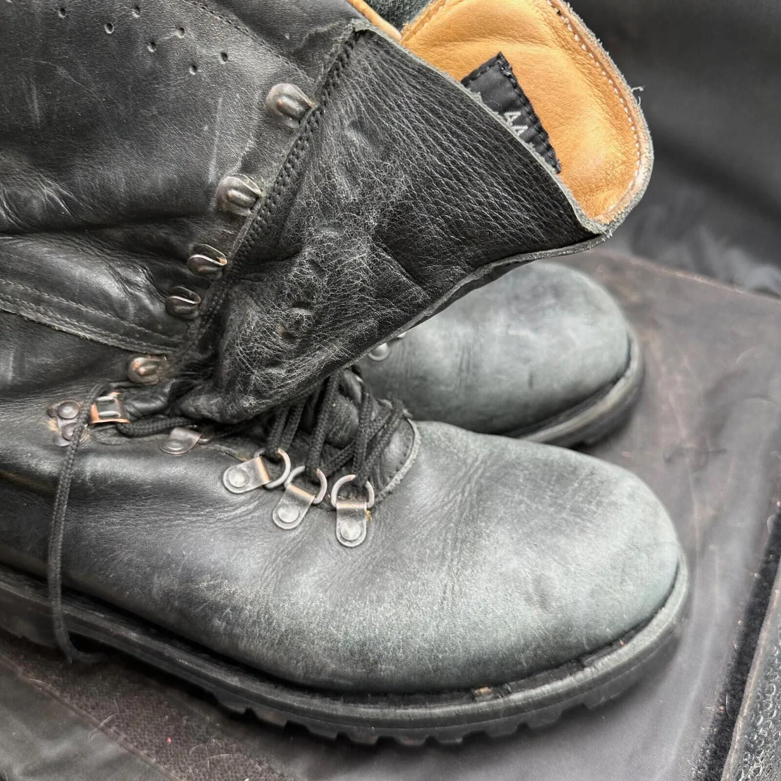 Austrian Army Black Leather Heavy Duty Combat Boots - Size EU 44 - UK 9.5