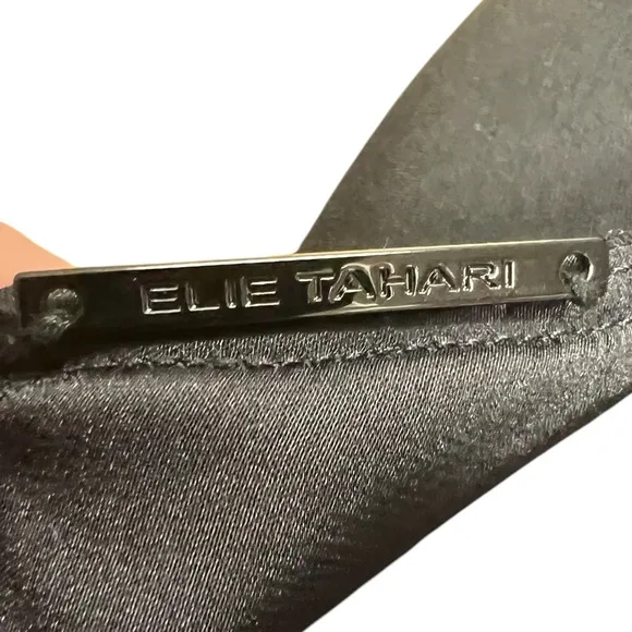 Elie Tahari little black dress size 4 but fits 6. newer side zip black elegant