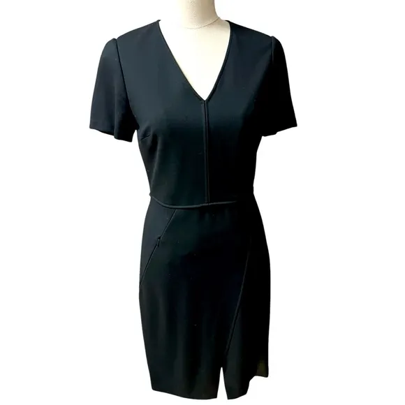 Elie Tahari little black dress size 4 but fits 6. newer side zip black elegant