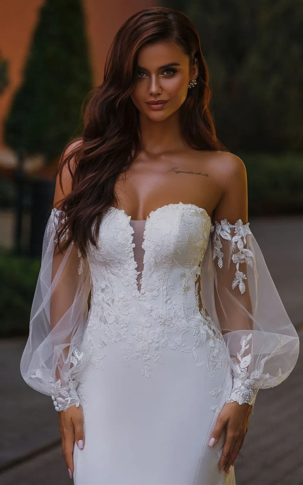 Ethereal Mermaid Plunging Neck Chiffon Tulle Wedding Dress with Appliques-716382