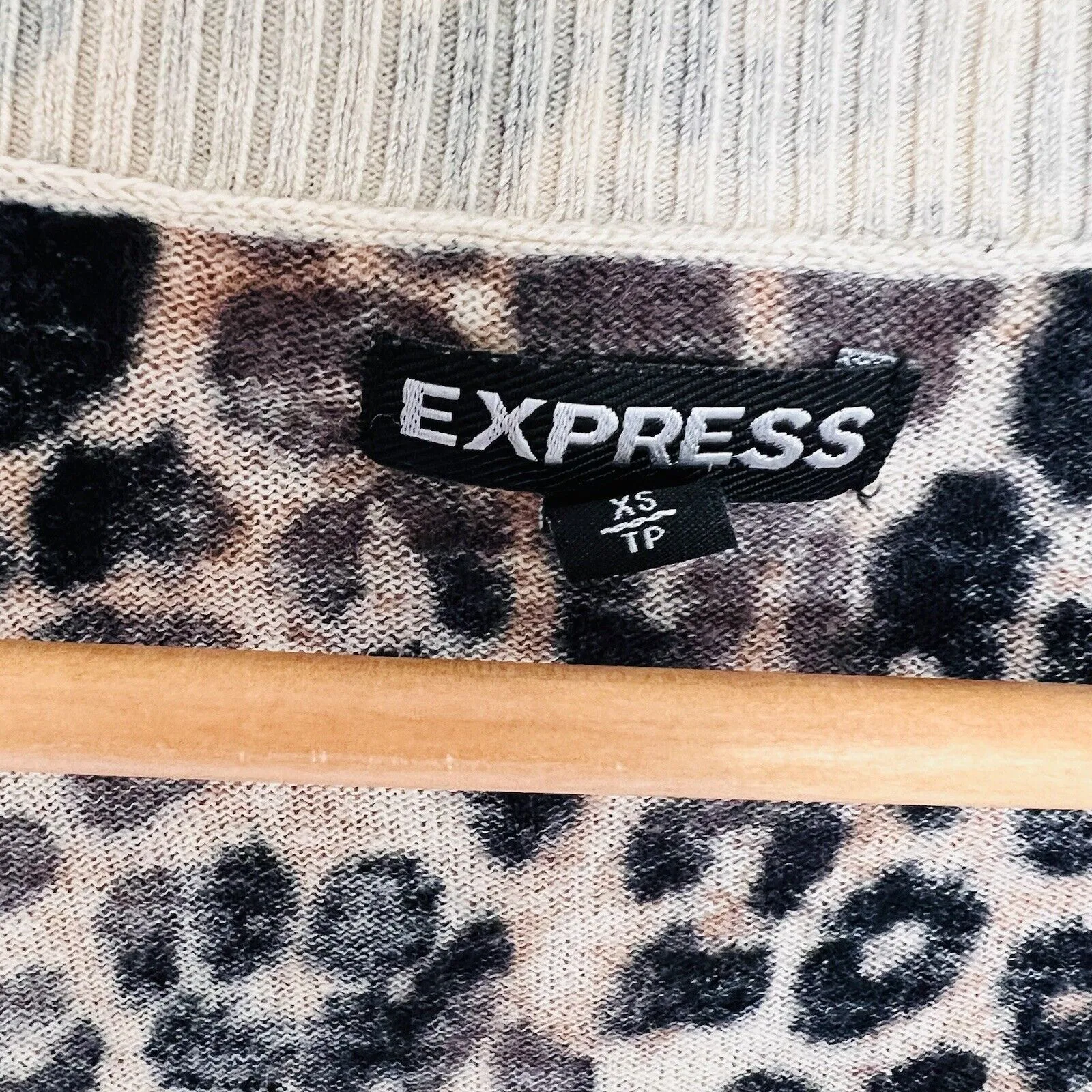 EXPRESS Leopard Animal Print Sweater Top Black/Tan Pullover Lightweight Sz XS