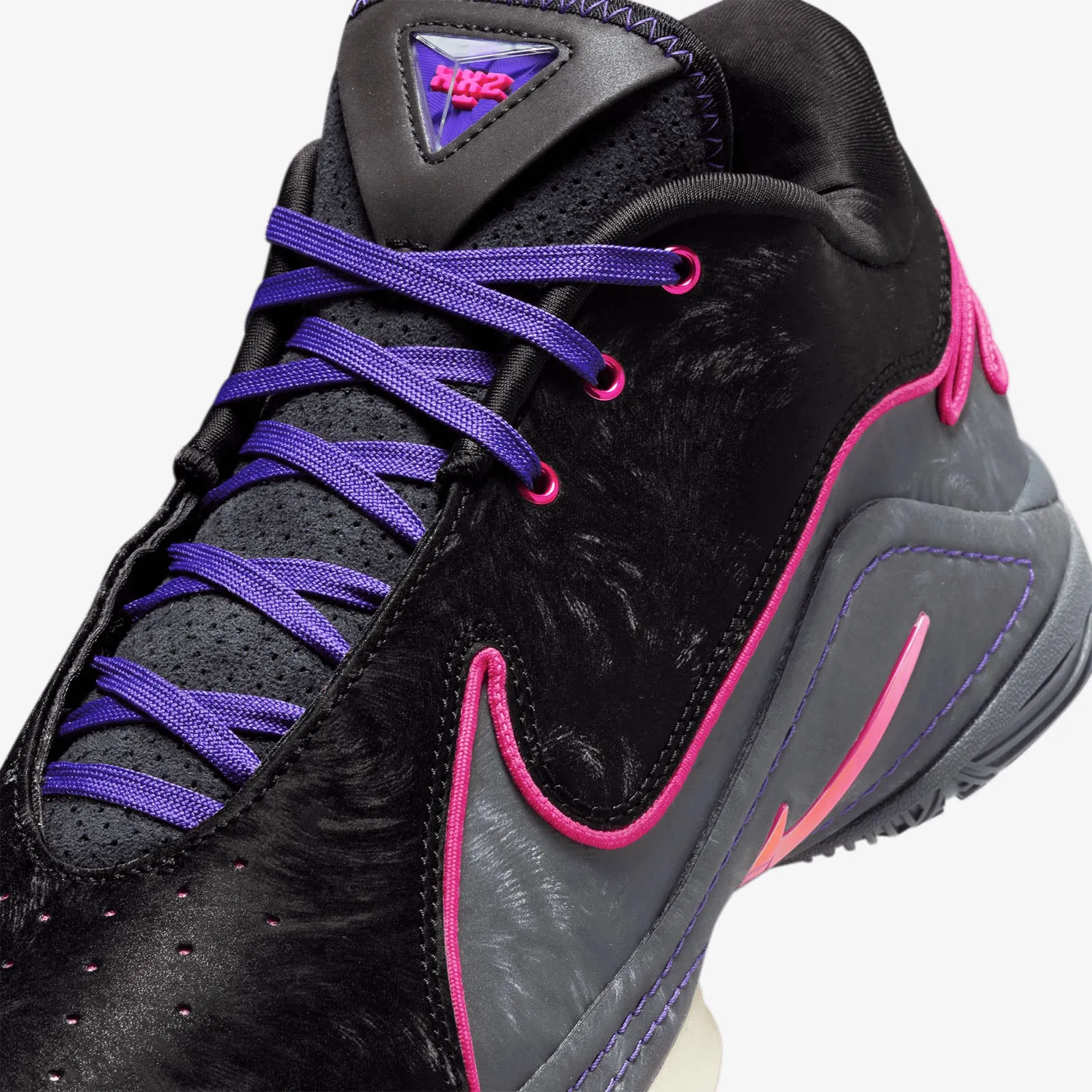 LeBron 22 - 'Tunnel Vision'