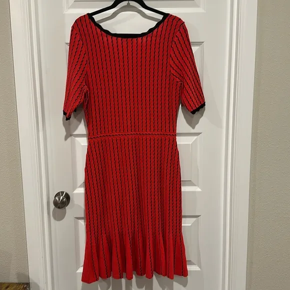 Neiman‎ Marcus Red and Black Striped Women's Dress - EUC