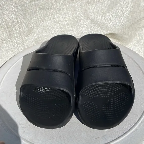 Oofos Men’s Ooahh Slide Sandal - Black Unisex Slide Women’s Sz 10/ Men’s 8