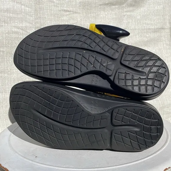 Oofos Men’s Ooahh Slide Sandal - Black Unisex Slide Women’s Sz 10/ Men’s 8