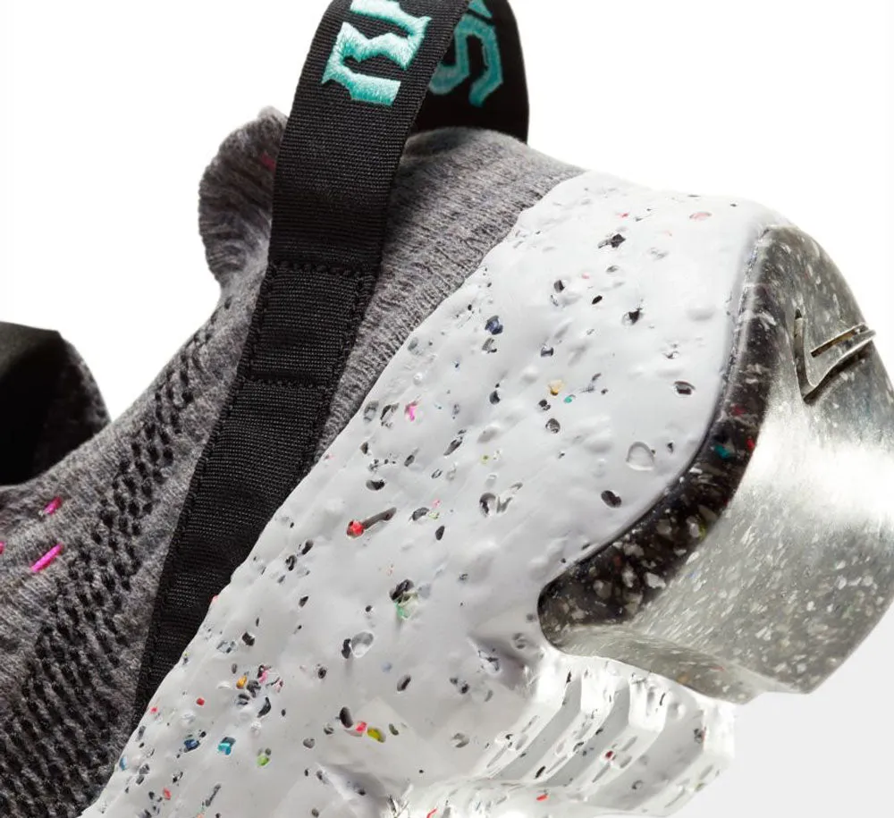 W NIKE SPACE HIPPIE 04